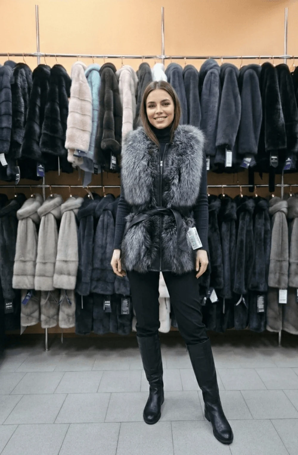 Жилет из натурального меха и натуральной кожи